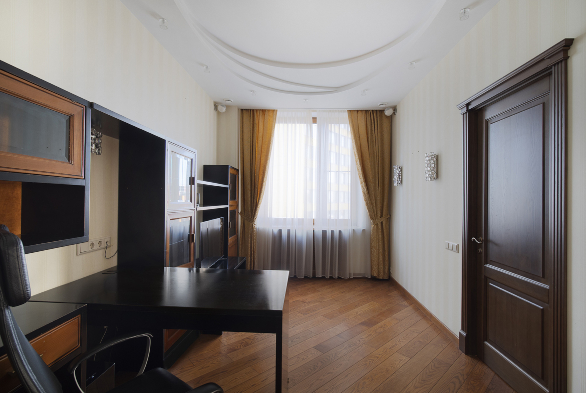 5-room apartment For rent in Moscow, 148 m²